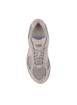 Chaussures New Balance U2002R violettes pour homme.