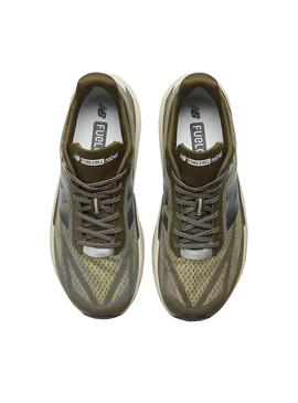 Chaussures New Balance Fuelcell Rebel V5 vertes pour homme