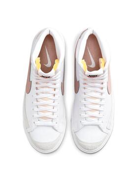 Chaussures Nike Blazer Mid 77 blanches et roses pour femmes