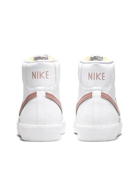 Chaussures Nike Blazer Mid 77 blanches et roses pour femmes