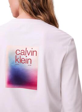 T-shirt Calvin Klein Jeans Satin Ombre Graphic blanc pour femme