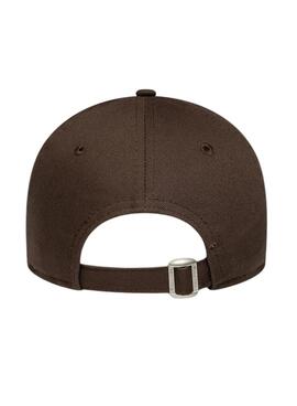 Casquette New Era Essential Midi 9FORTY marron pour femme.