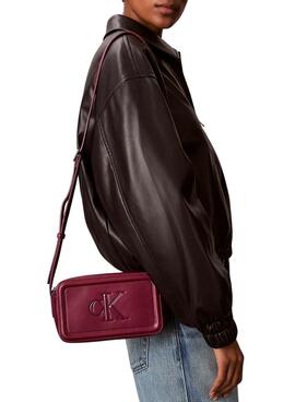 Sac Calvin Klein Jeans Bold Camera grenat pour femme