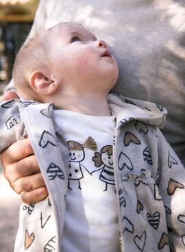 Ensemble de trois pièces Mayoral en forme de cœurs pour bébé, couleur toastée.