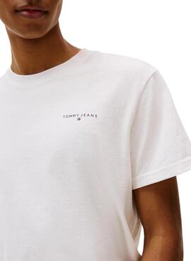 T-shirt Tommy Jeans Linear Chest blanc pour homme.