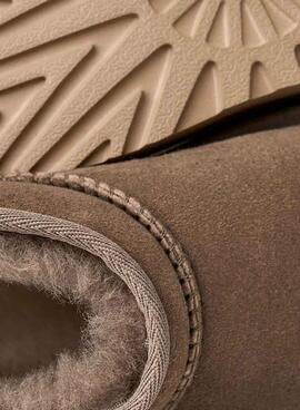 Bottes UGG Classic ultra mini marron pour femme