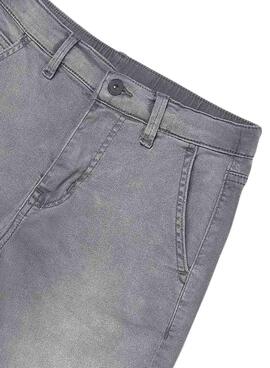 Bermuda grise Mayoral avec poches pour garçon.