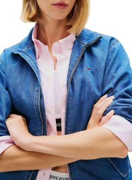 Veste en jean Tommy Jeans chambray bleue pour femme.