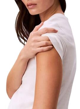 T-shirt Calvin Klein Jeans blanc coupé pour femme