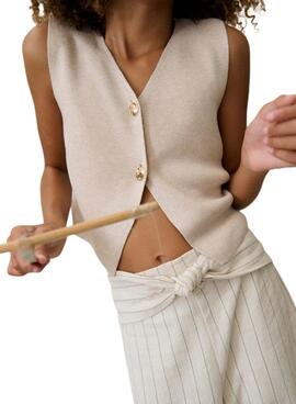 Top de maire beige en punto con botones para niña