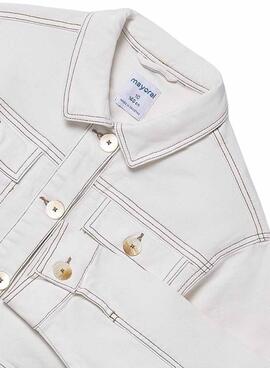 Veste Mayoral courte en jean pour fille.