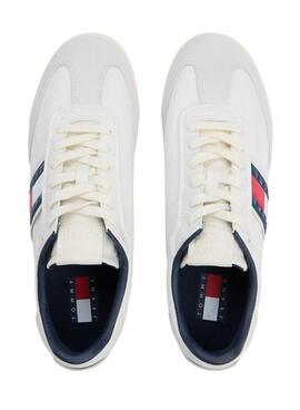 Chaussures Tommy Jeans Retro Runner Cleated blanches pour homme.