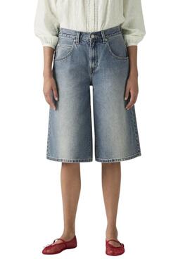 Shorts Levi's Super Baggy en jean pour femme.