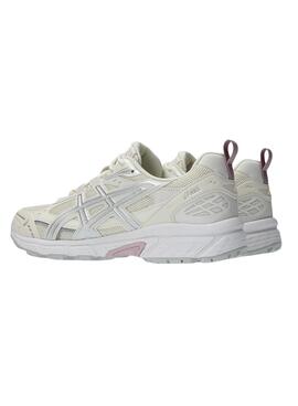 Chaussures Asics Gel Nunobiki beige pour femme.