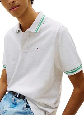 Polo Tommy Jeans Tipped gris pour homme.