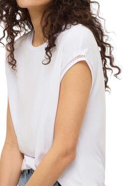 T-shirt Vila en modal blanco pour femme.