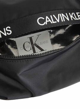 Riñonera Calvin Klein Negra Unisex.