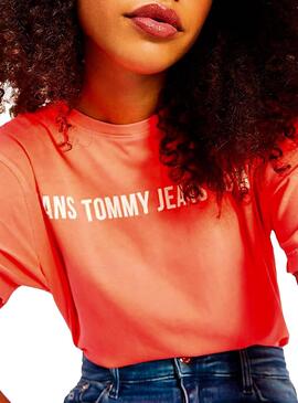 T-Shirt Tommy Jeans Cropped Rosa pour Femme
